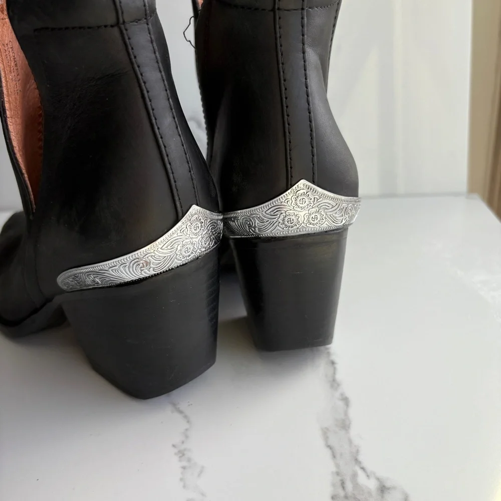 Jeffrey Campbell sz 7 Cromwell Cutout Western Boot black Leather metal Accents